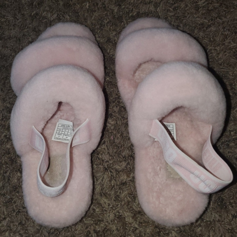 Women's Baby Pink Fuzzy Soft Uggs Ugg Slippers Size 8